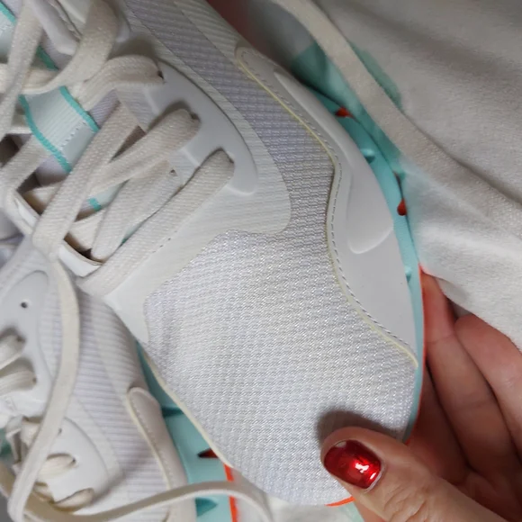 Reebok Zig Dynamica White and Mint Sneakers - Picture 2 of 5